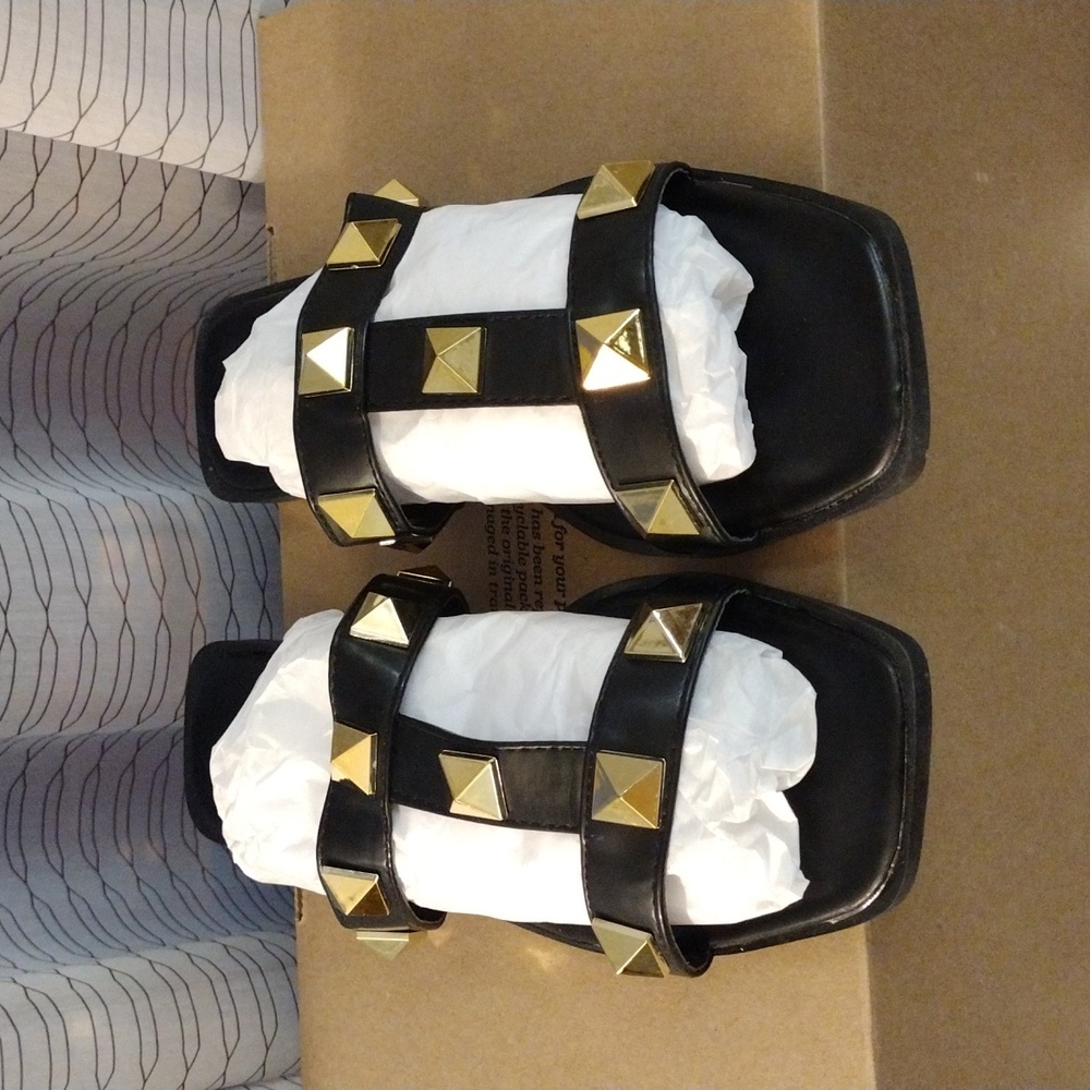 NWOB Olivia Miller Black Sandals with Gold Accents